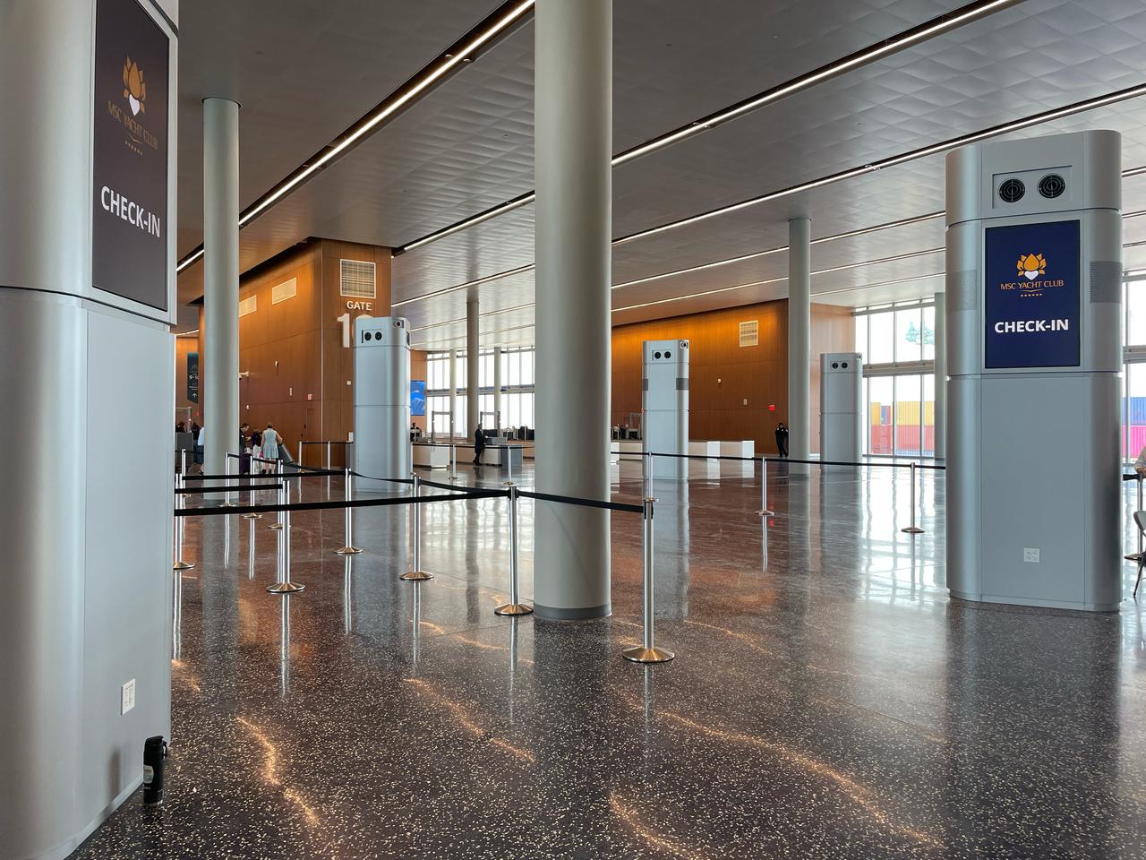 Passageiros do Yacht Club possuem uma entrada exclusiva para um embarque prioritário