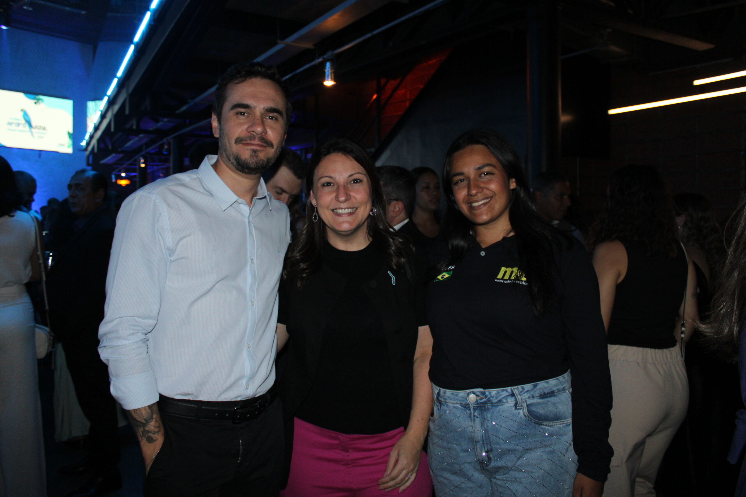 Phelipe Toledo, da Azul Viagens, Dinah Policarpo, do Experience Kissimmee, e Janaina Brito, do M&E