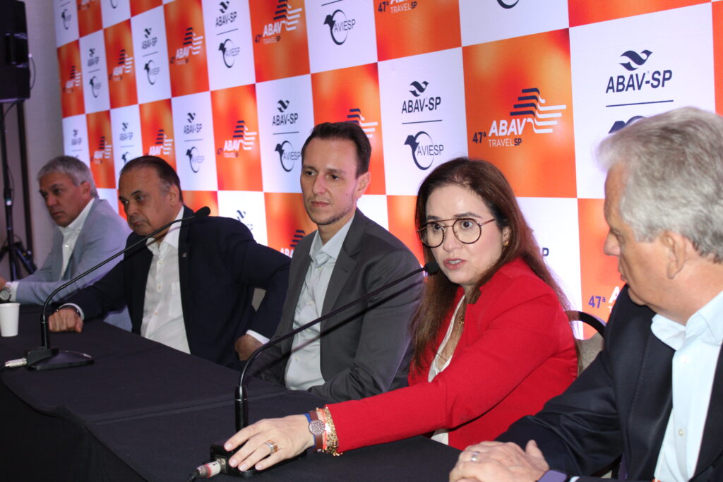Representantes do Turismo brasileiro durante coletiva de imprensa