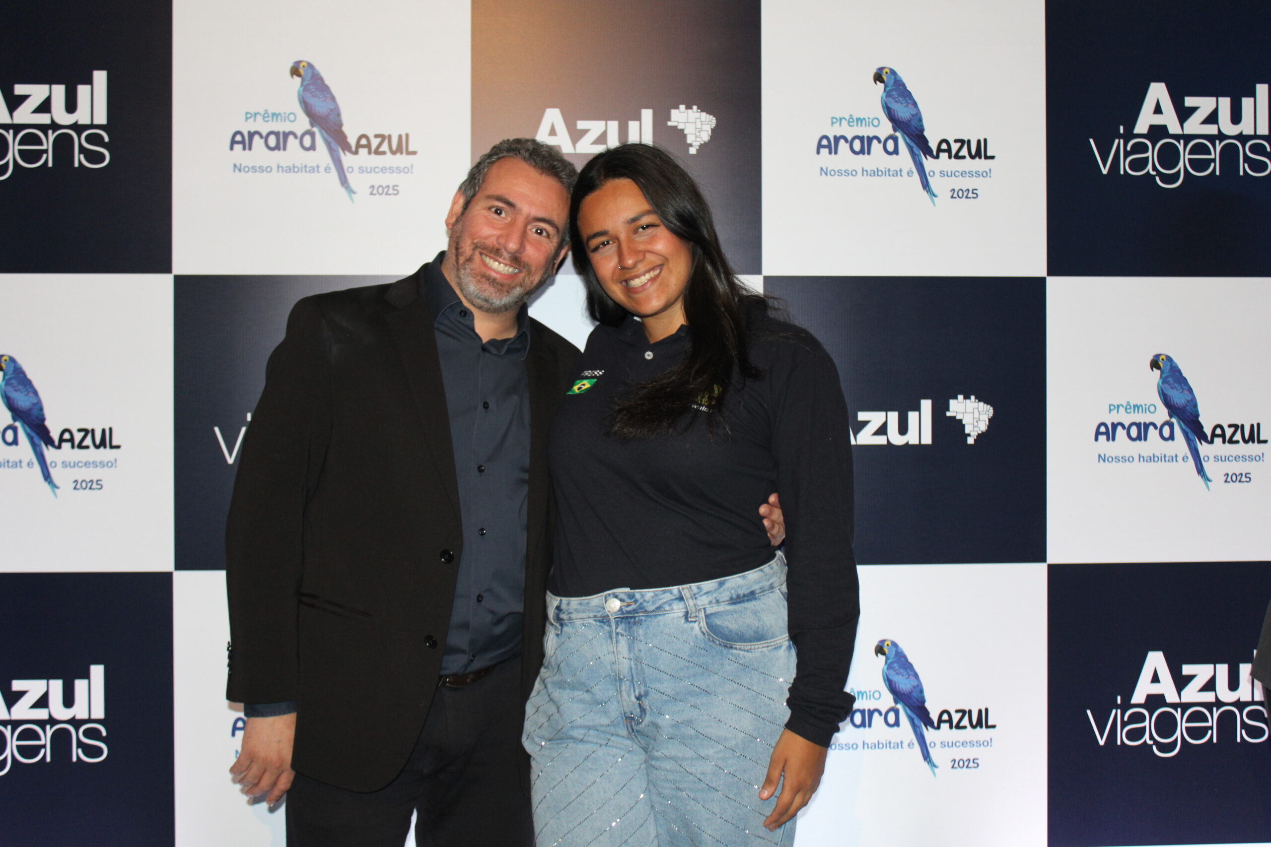Ricardo Bezerra, da Azul Viagens, e Janaina Brito, do M&E