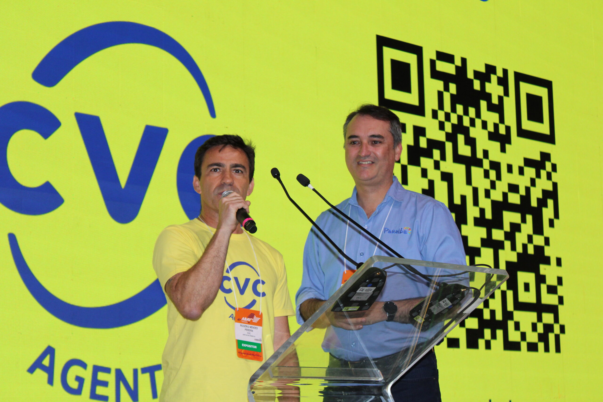 CVC aposta em pacotes prontos, grupos e segurança para o agente vender sem medo 2 Rogerio Mendes da CVC e Ferdinando Lucena do Turismo da Paraiba scaled CVC aposta em pacotes prontos, grupos e segurança para o agente vender sem medo
