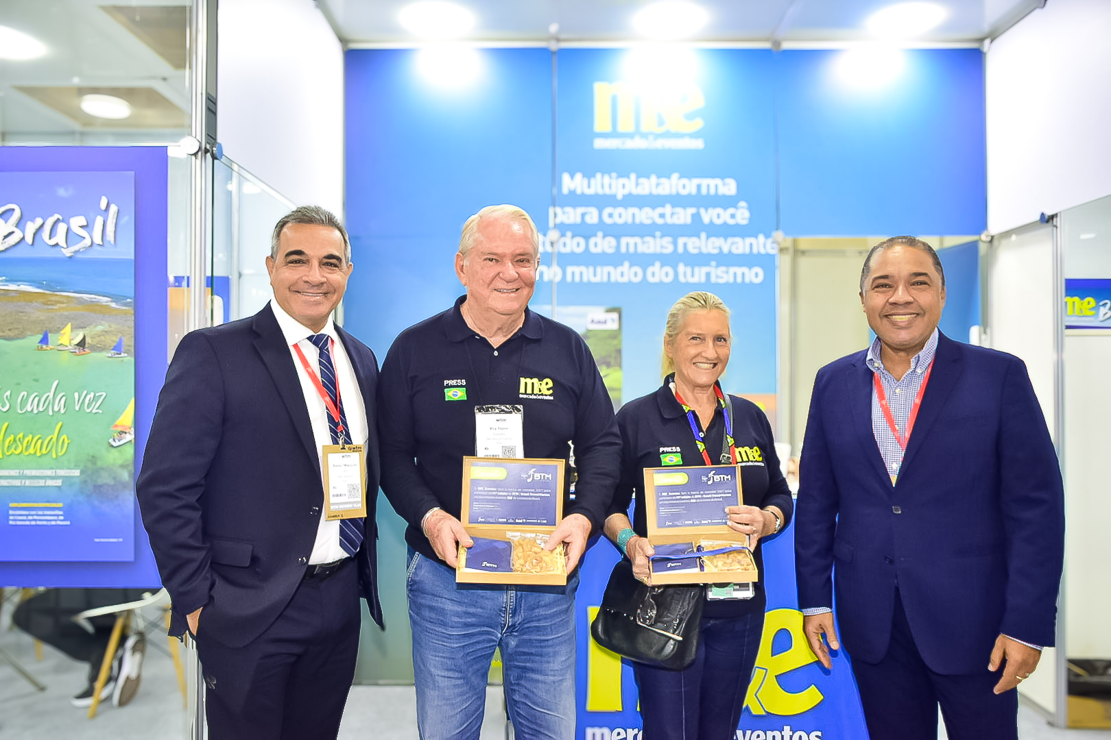 Roy Taylor e Rosa Masgrau, do M&E com Bruno Mesquita e Cláudio Júnior, da BBC Eventos Roy Taylor e Rosa Masgrau, do M&E com Bruno Mesquita e Cláudio Júnior, da BBC Eventos