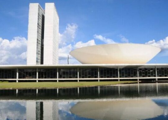 Câmara dos Deputados derruba decreto de Lula sobre IOF; tema vai ao Senado e pode ser votado ainda hoje (25)