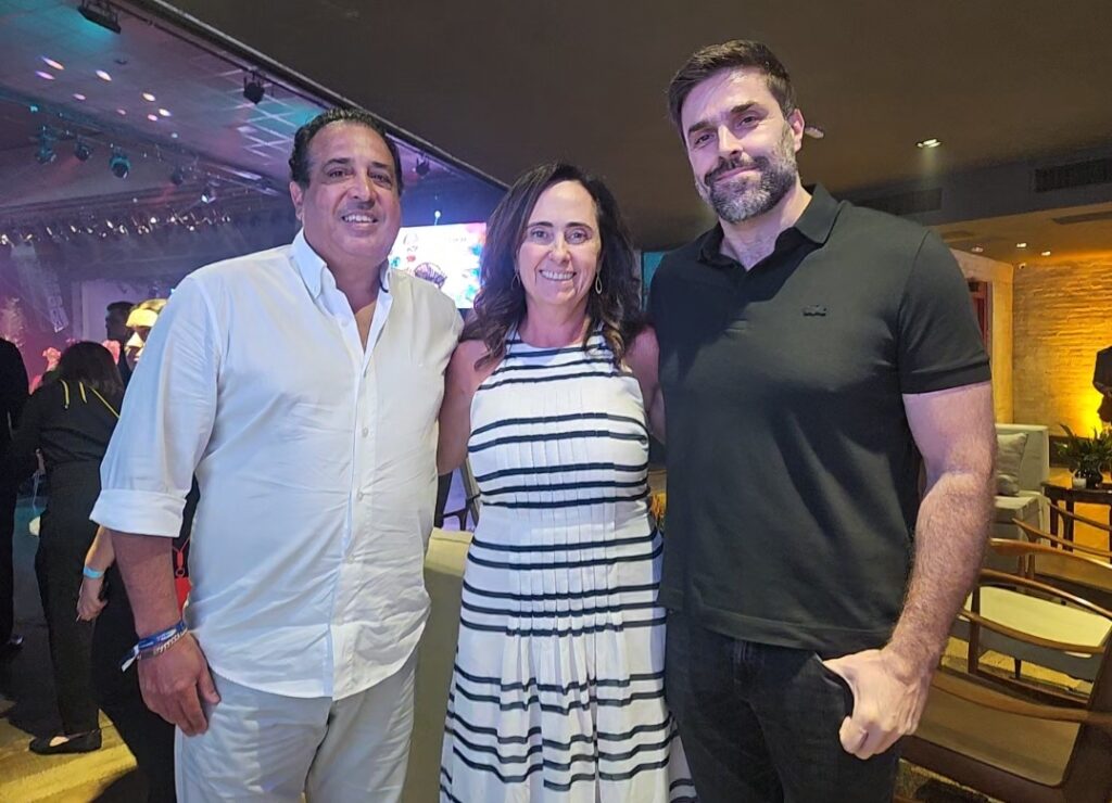 Alexandre Leonel, Anna Teresa Ramus, da Pousada Atins Charme Chalés, e Marcelo de Sousa, diretor da Heineken