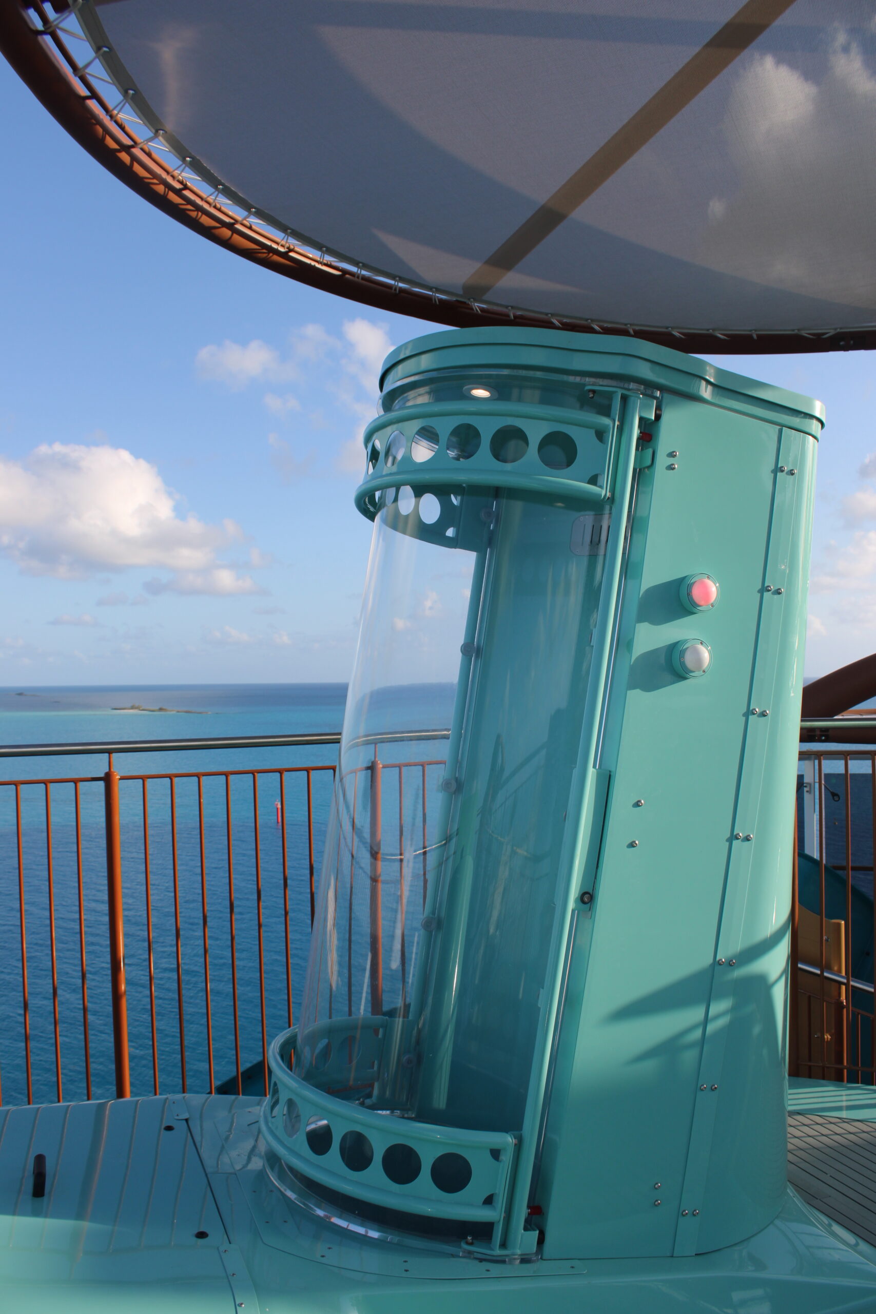 Um toboágua de capsula completa as atrações do Acquapark