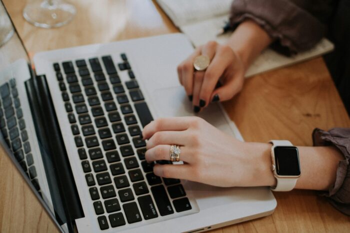 Hotelaria Brasil abre vagas para profissionais da área comercial e de distribuição 1 (Unsplash/Christin Hume)