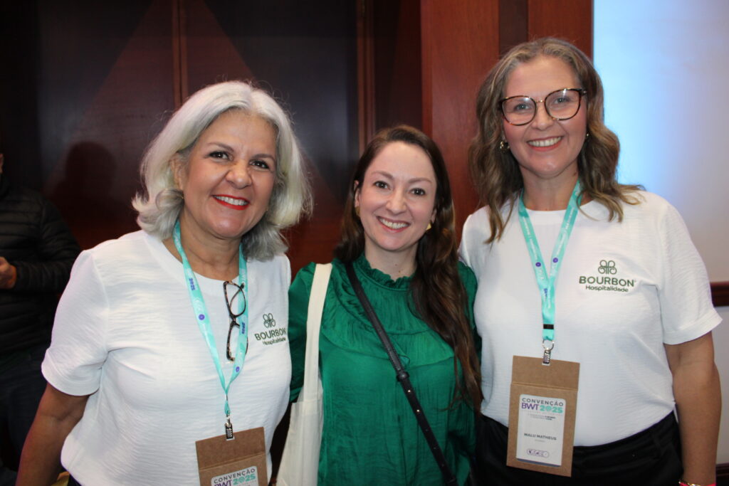 Valeria Chelles e Malu Matheus, da Bourbon com Maira Dalcin, do Visit Iguassu