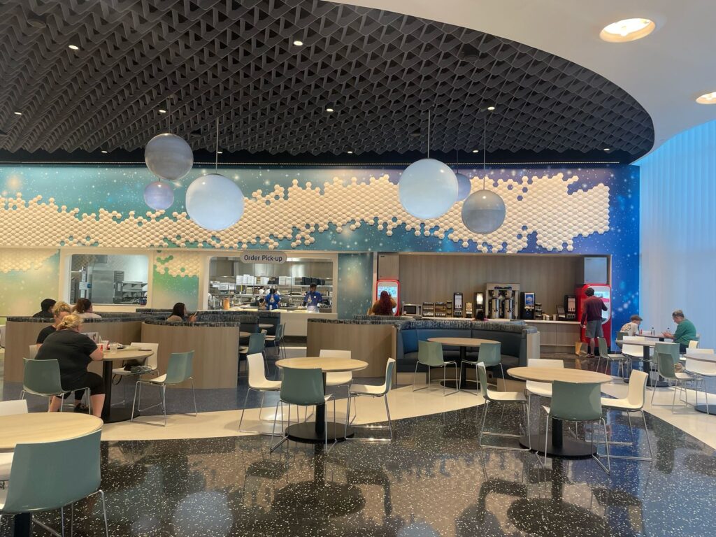 Cosmos Market é ideal para refeições rápidas para café da manhã, almoço e jantar