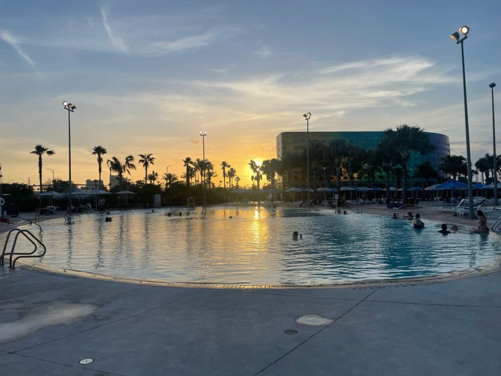 Fim de tarde na piscina do Stella Nova