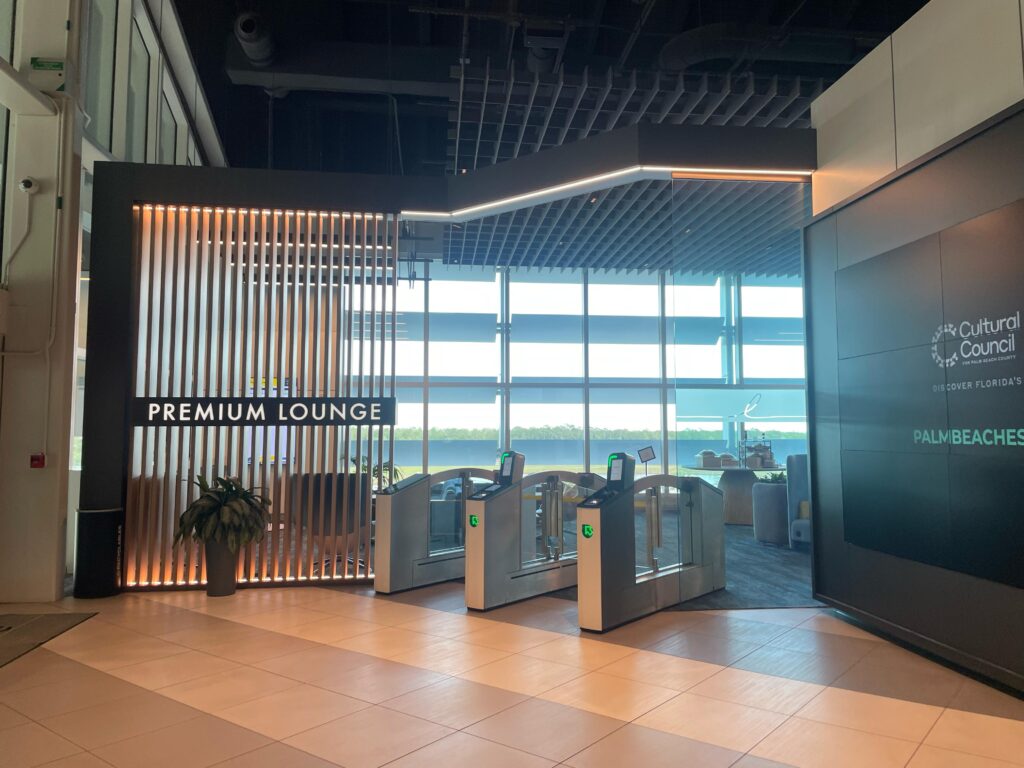 O premium lounge é reservado para aqueles que comprar a passagem premium