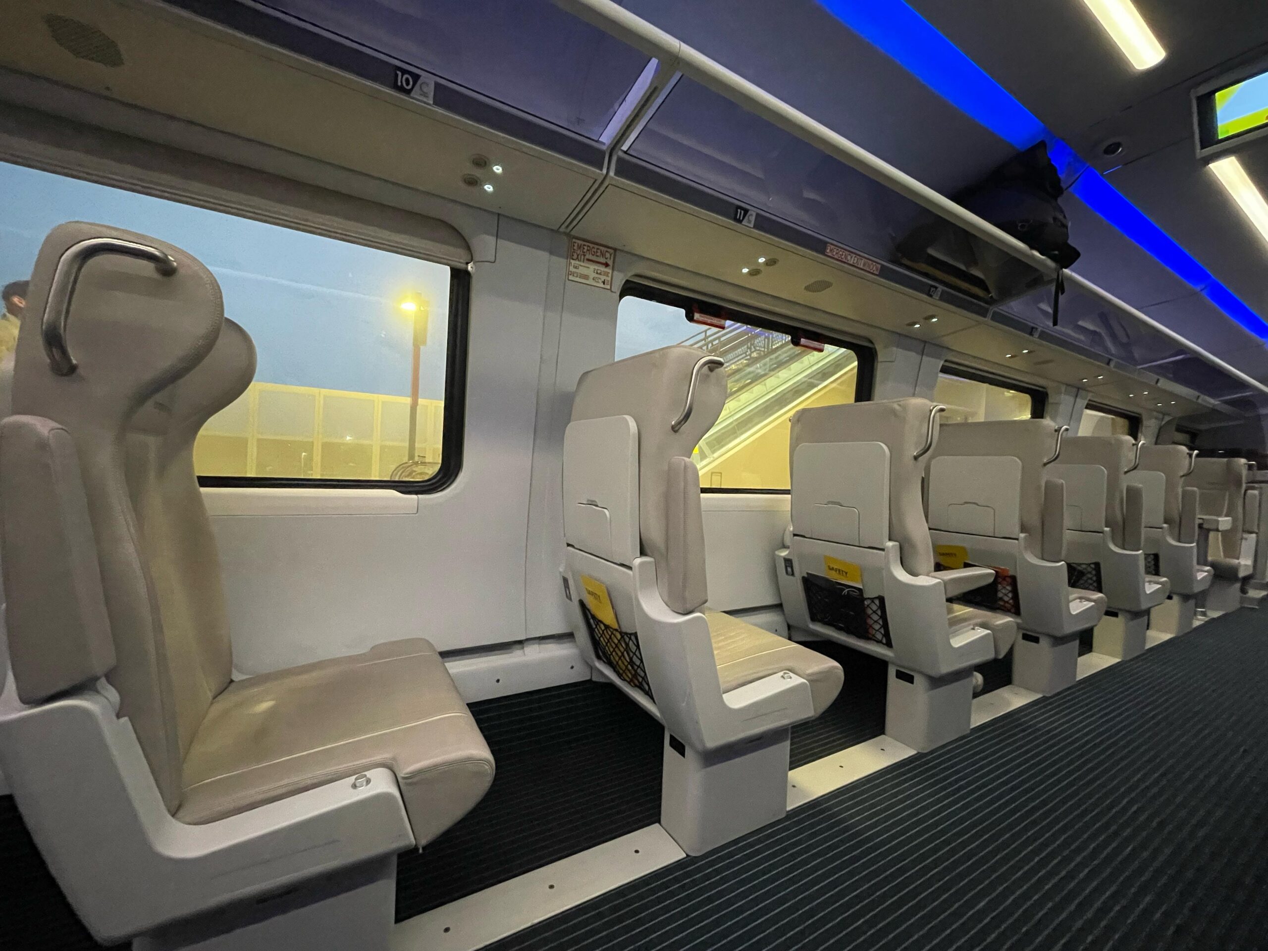 Os assentos do Brightline podem ser únicos ou compartilhados