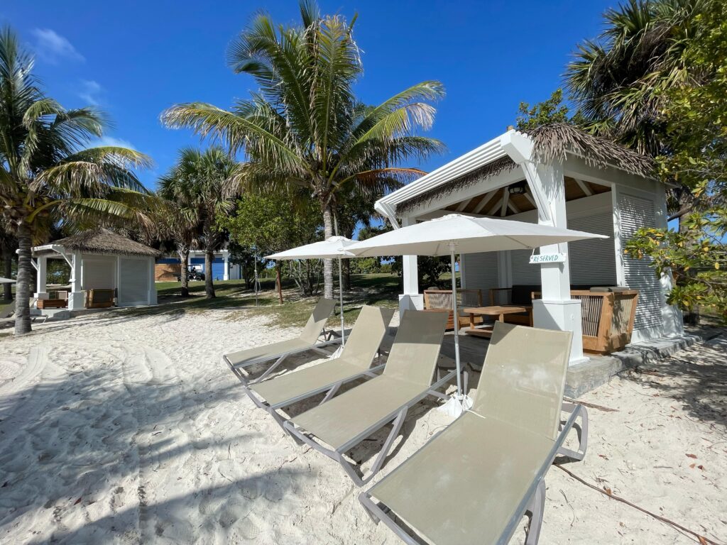 Para elevar ainda mais a experiência, é possível reservar cabanas privativas