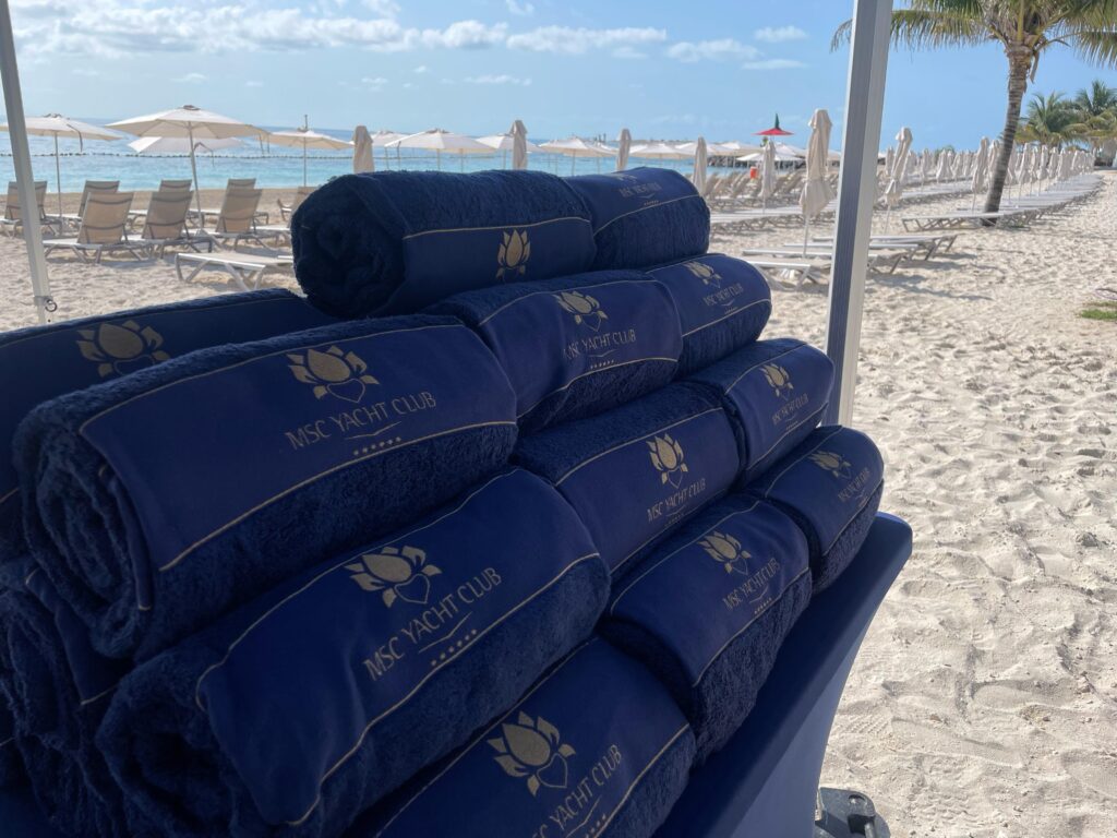 Toalhas são fornecidas diretamente na praia