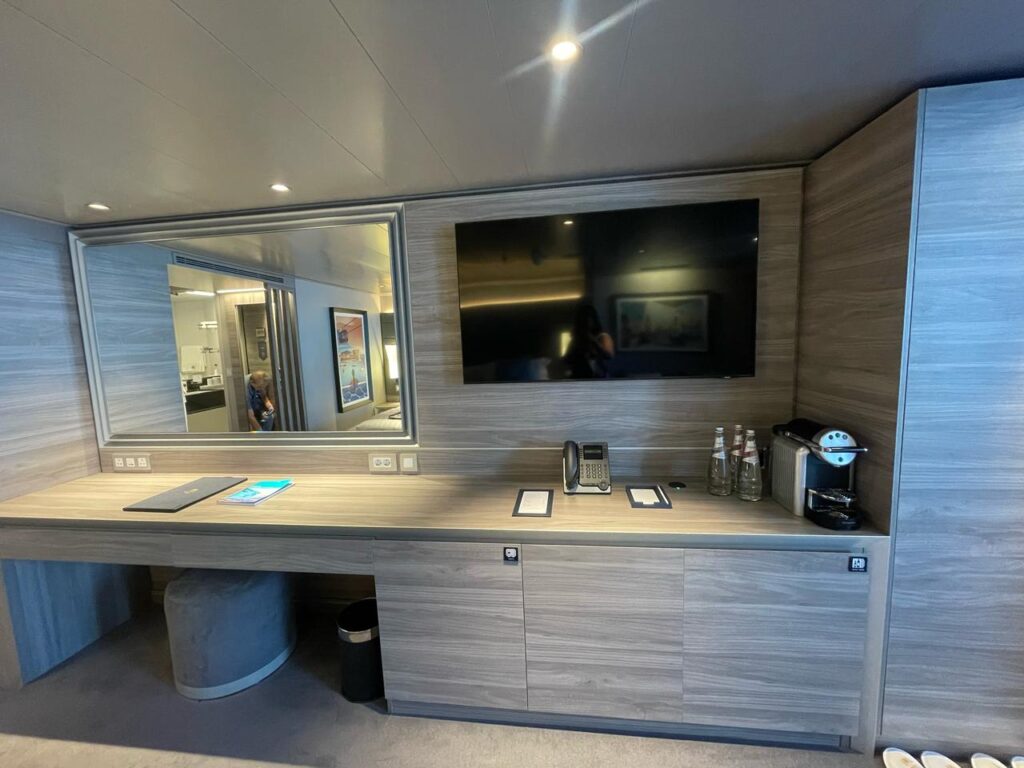 Amenities e TV da Deluxe