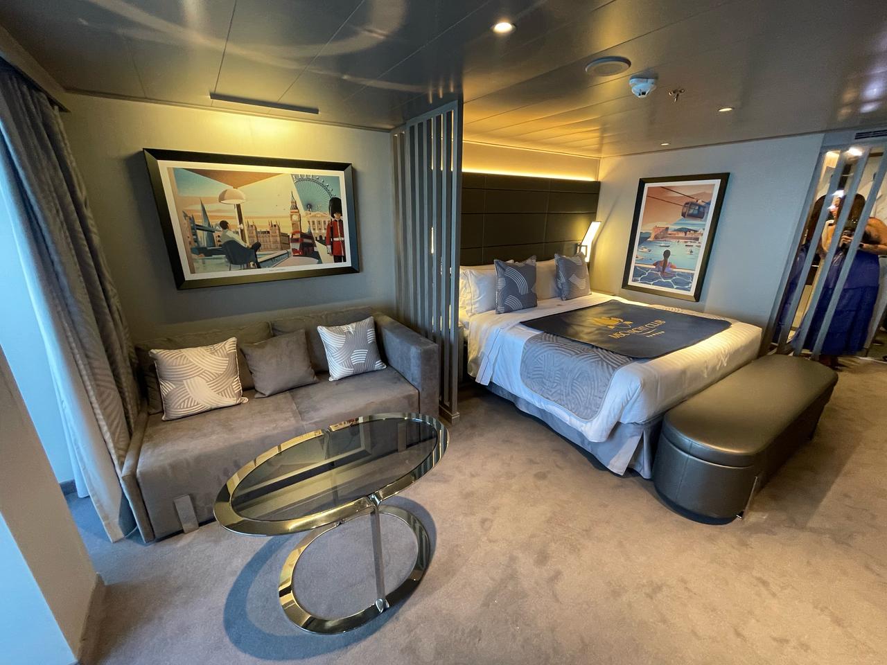 A Deluxe pode acomodar até 4 pessoas, já que o sofá se transforma em cama A Deluxe pode acomodar até 4 pessoas, já que o sofá se transforma em cama