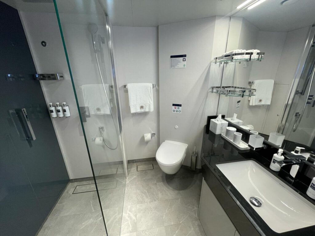 Banheiro debaixo da Duplex