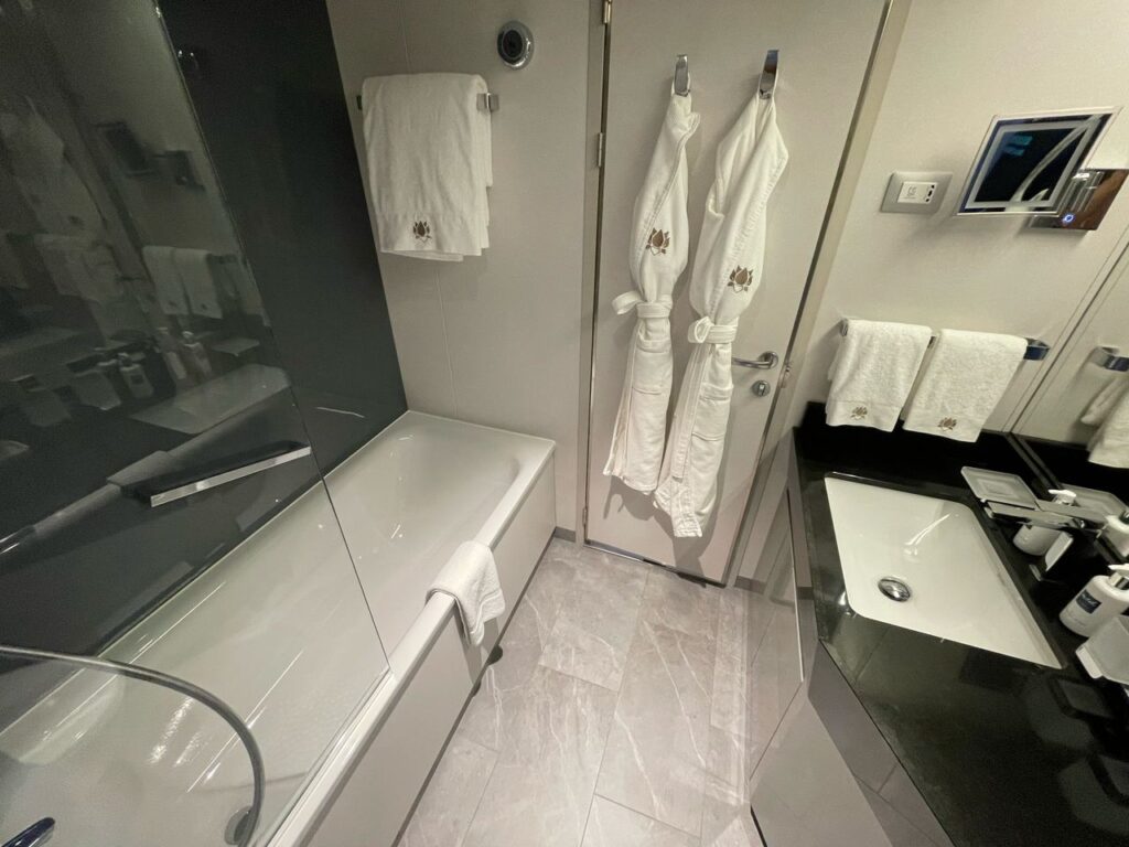 Banheiro com banheira na Duplex