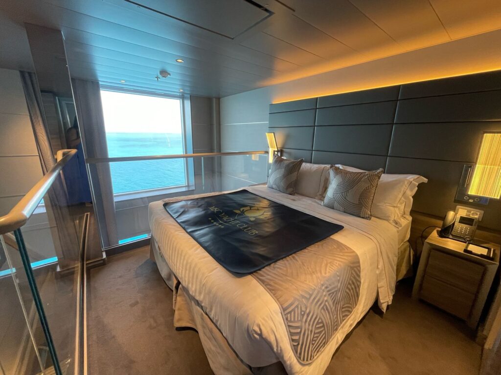 Na Duplex Suite, a cama fica no segundo andar