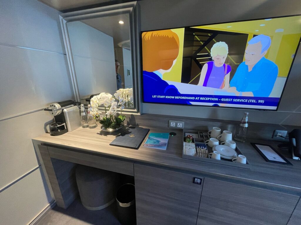 Amenities e TV da Duplex Suite