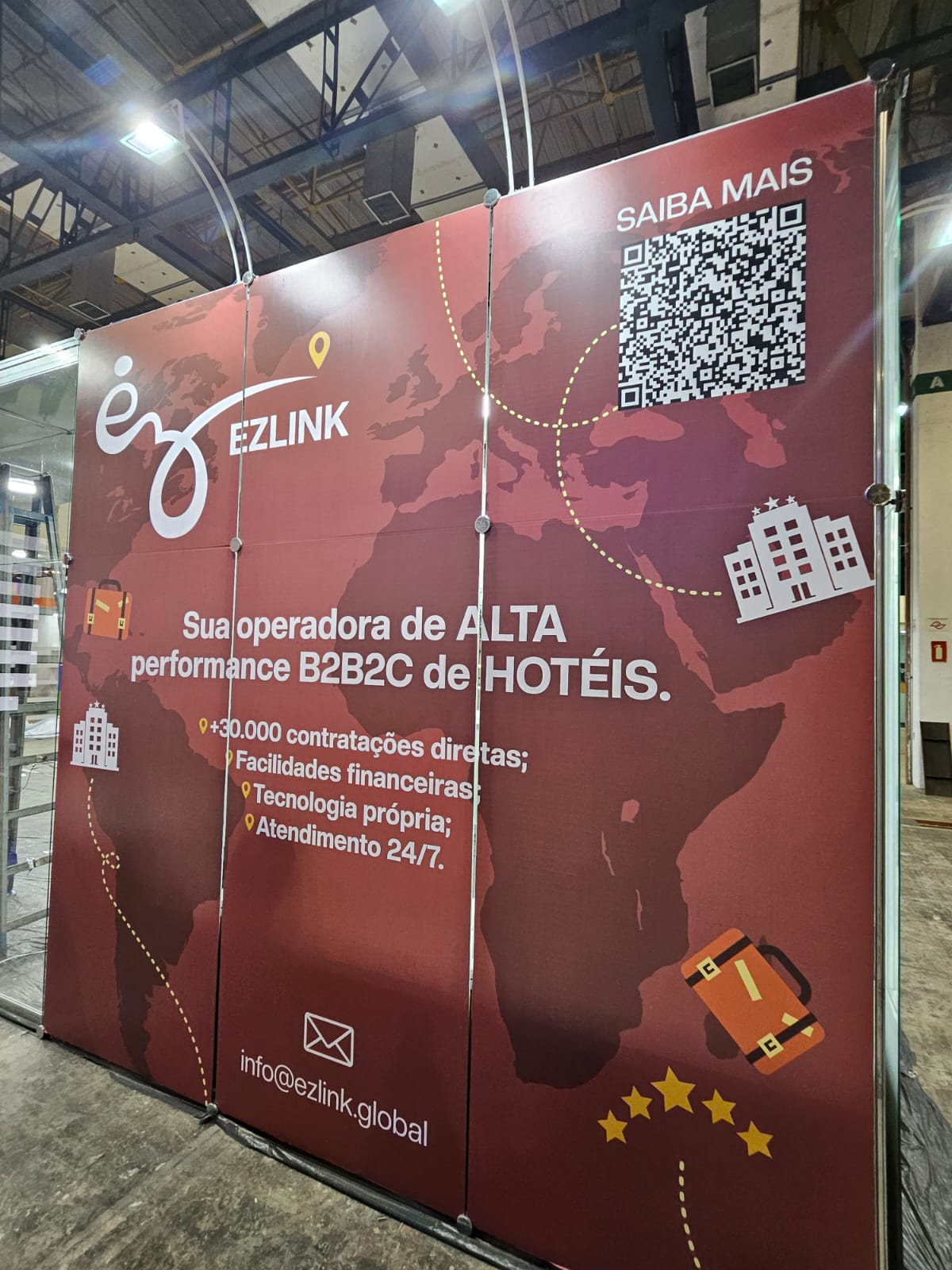 Plotagem da EZLink no estande do M&E