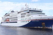 Temporada de Cruzeiros 2024/2025: Hanseatic Nature atraca em Manaus com mais de 400 turistas