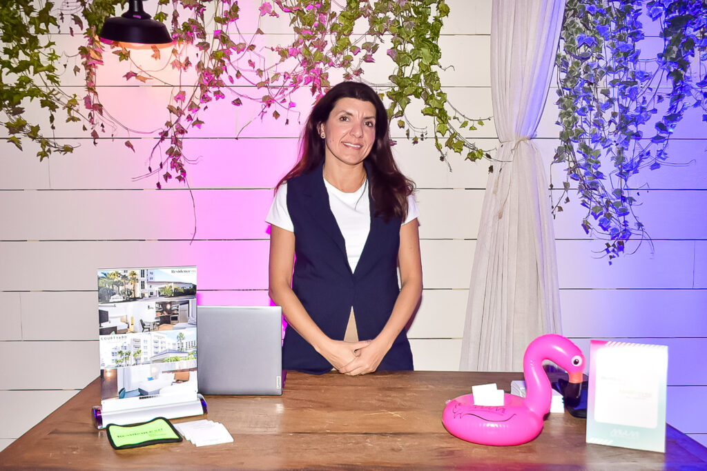 Yara Mendes, da Turnberry representando hotéis da região de Aventura na Sales Mission no Brasil Yara Mendes, da Turnberry representando hotéis da região de Aventura na Sales Mission no Brasil