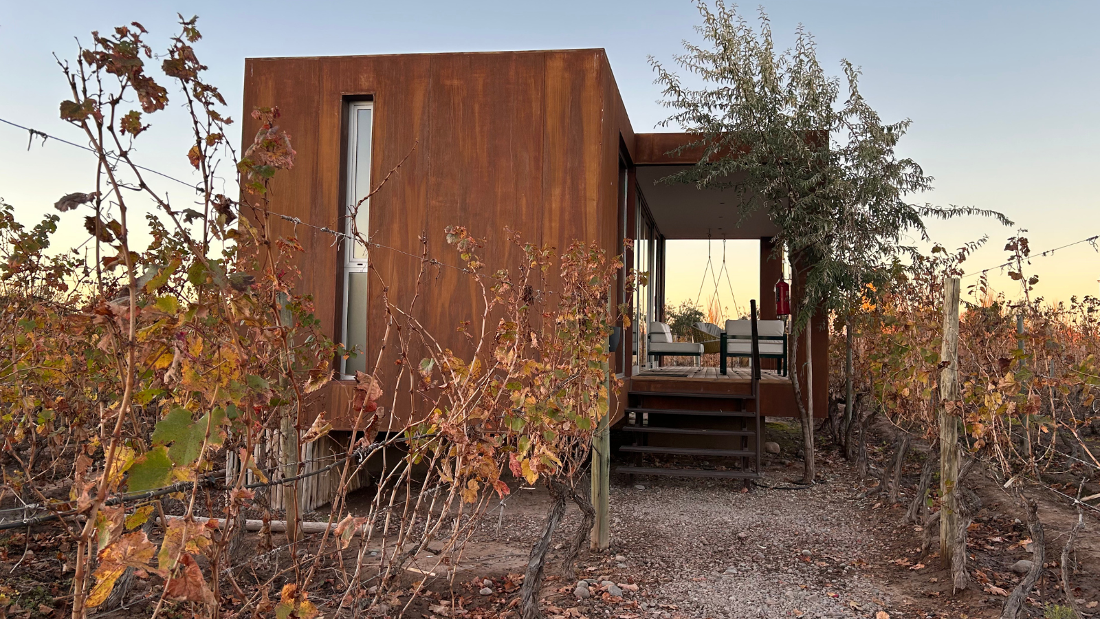Glamping do Hotel Entrecielos combina conforto e natureza com vista para os vinhedos e a imponente Cordilheira dos Andes