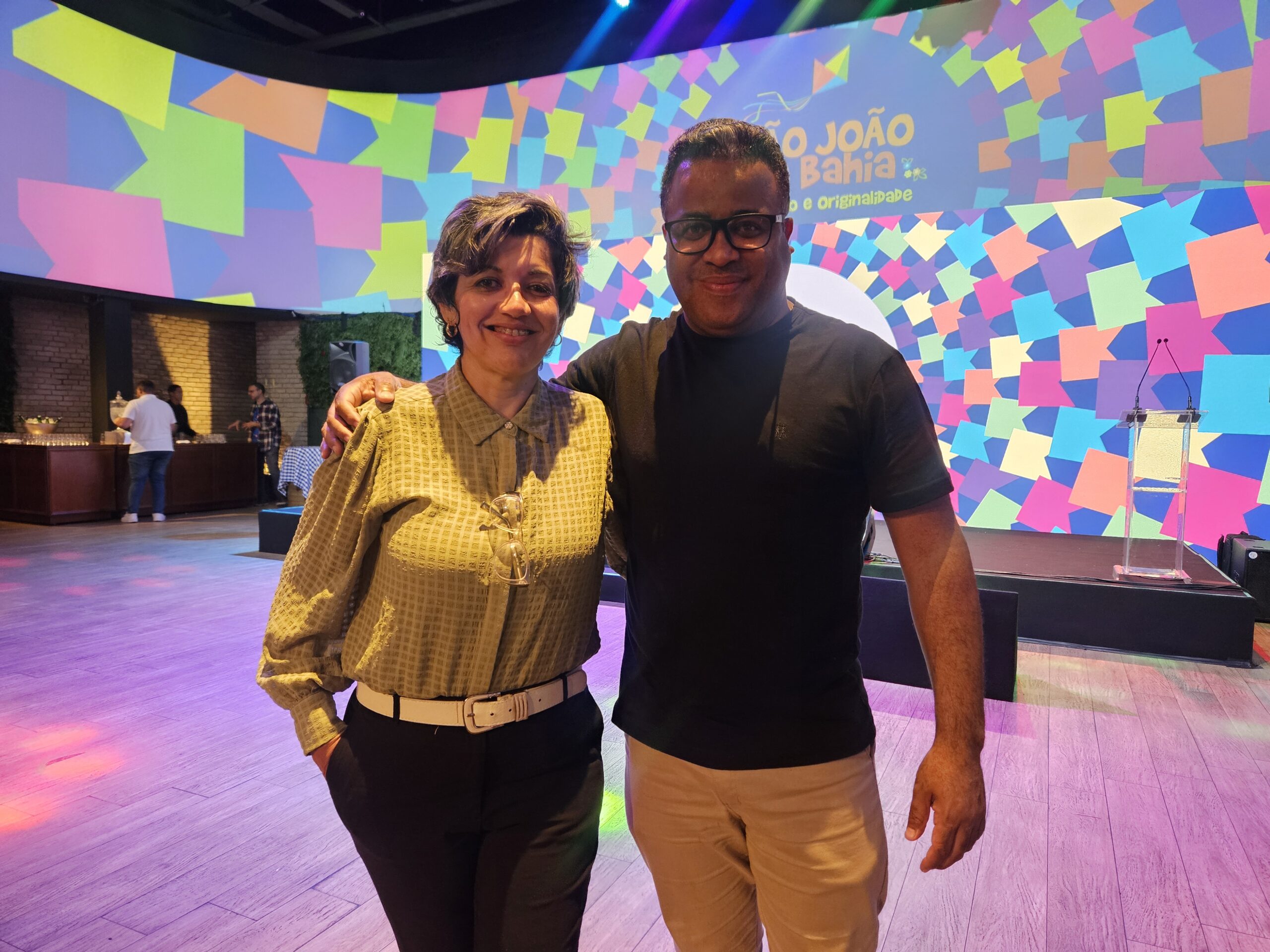 Elaine Almeida, da Viajar VIP, e Eduardo Eloi, da Palace Viagens Elaine Almeida, da Viajar VIP, e Eduardo Eloi, da Palace Viagens