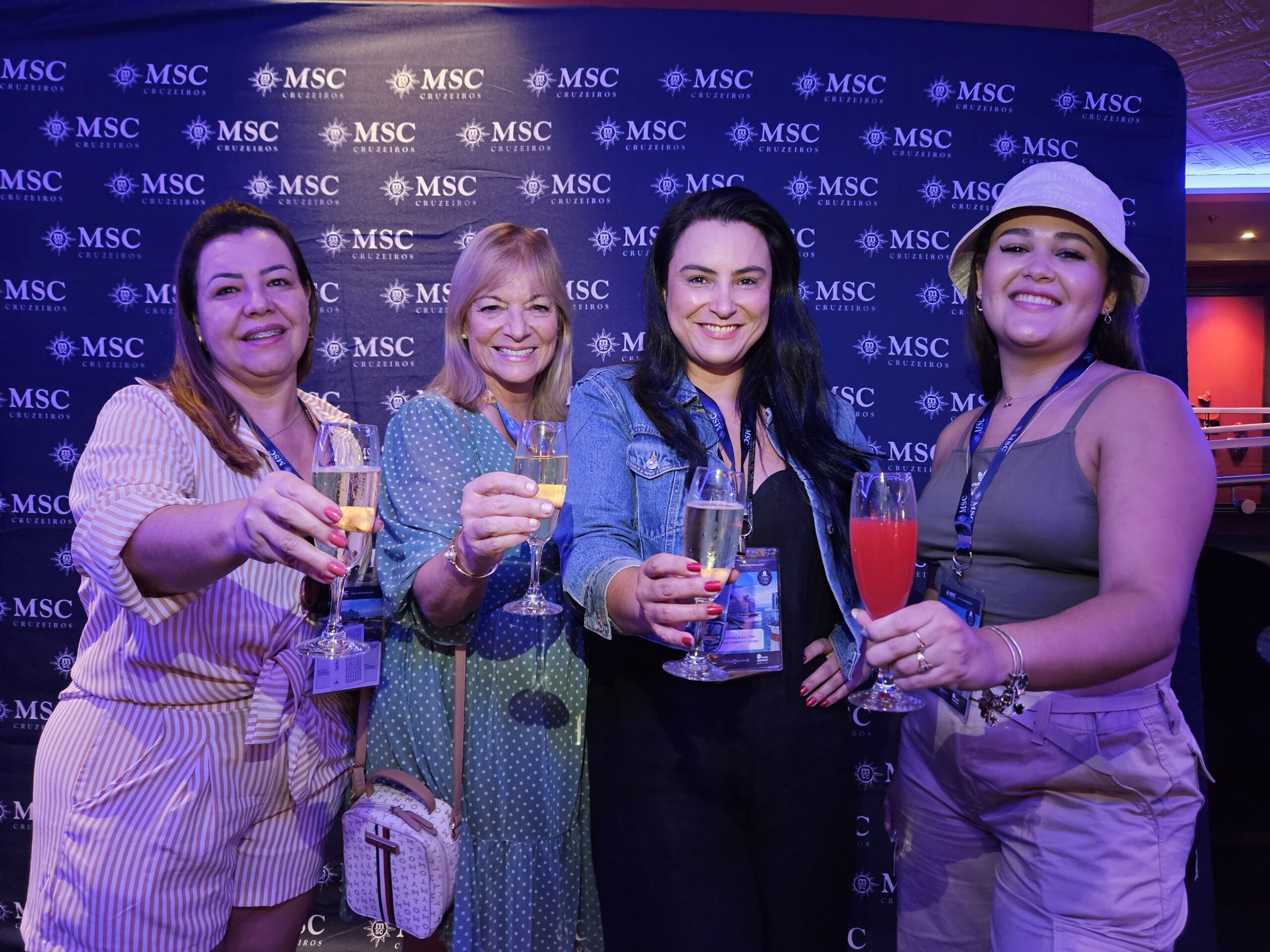 Regina Simões, da Parceiros do Turismo 50 a Mais, Rafaela Beoni, da Magic Viagens, entre Josiane Alves e Thais Kaizer, da Vistotur