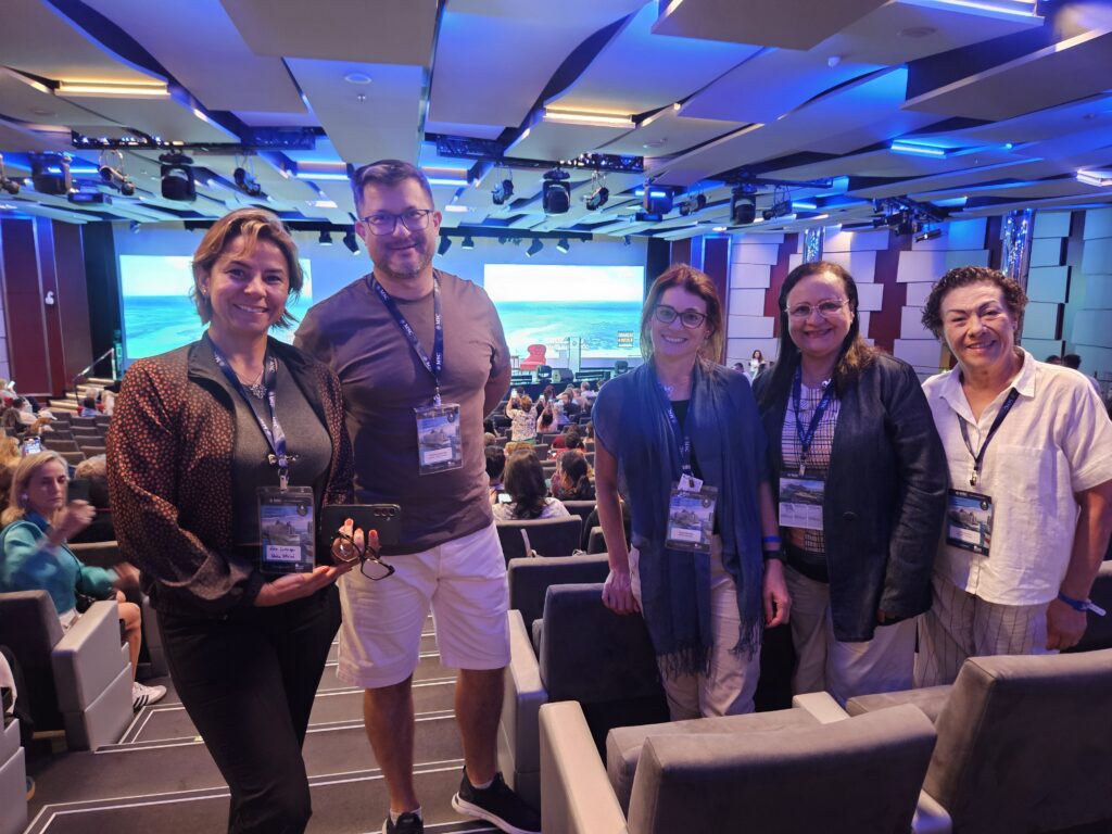 Nalu Sunhiga e Giovani Mancini, da Santa Luiza Turismo, Sidri Marini, da Bento Turismo, e Wolia Apariraca e Lúcia Ruiz, da Replay Turismo
