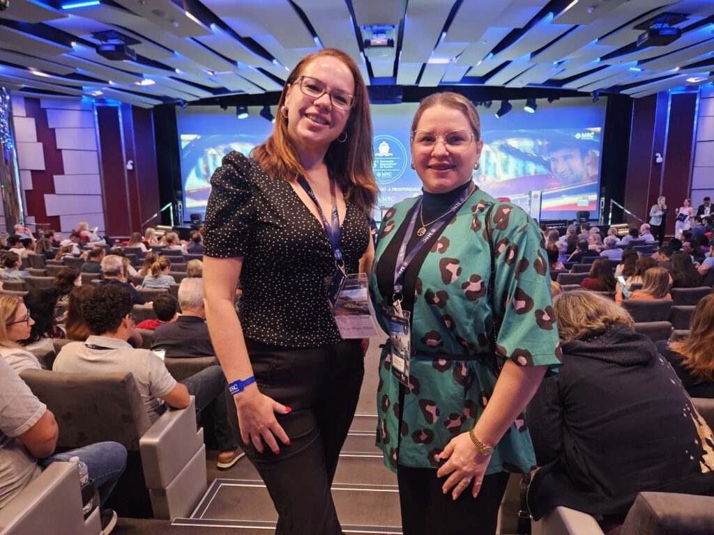 Raquel Wowk, do Grupo BRT, e Rose Grudka, da Universo do Turismo