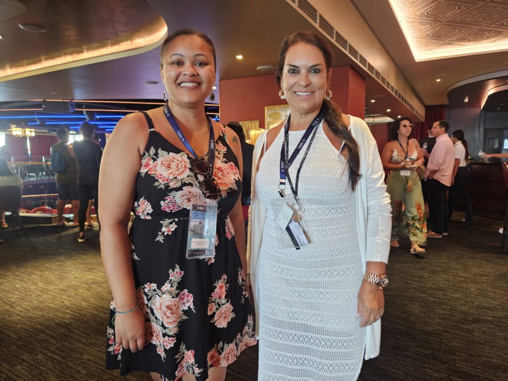 Ana Paula dos Santos, da Dreamin' Holidays, e Christina Silva, da Blue Ocean Viagens