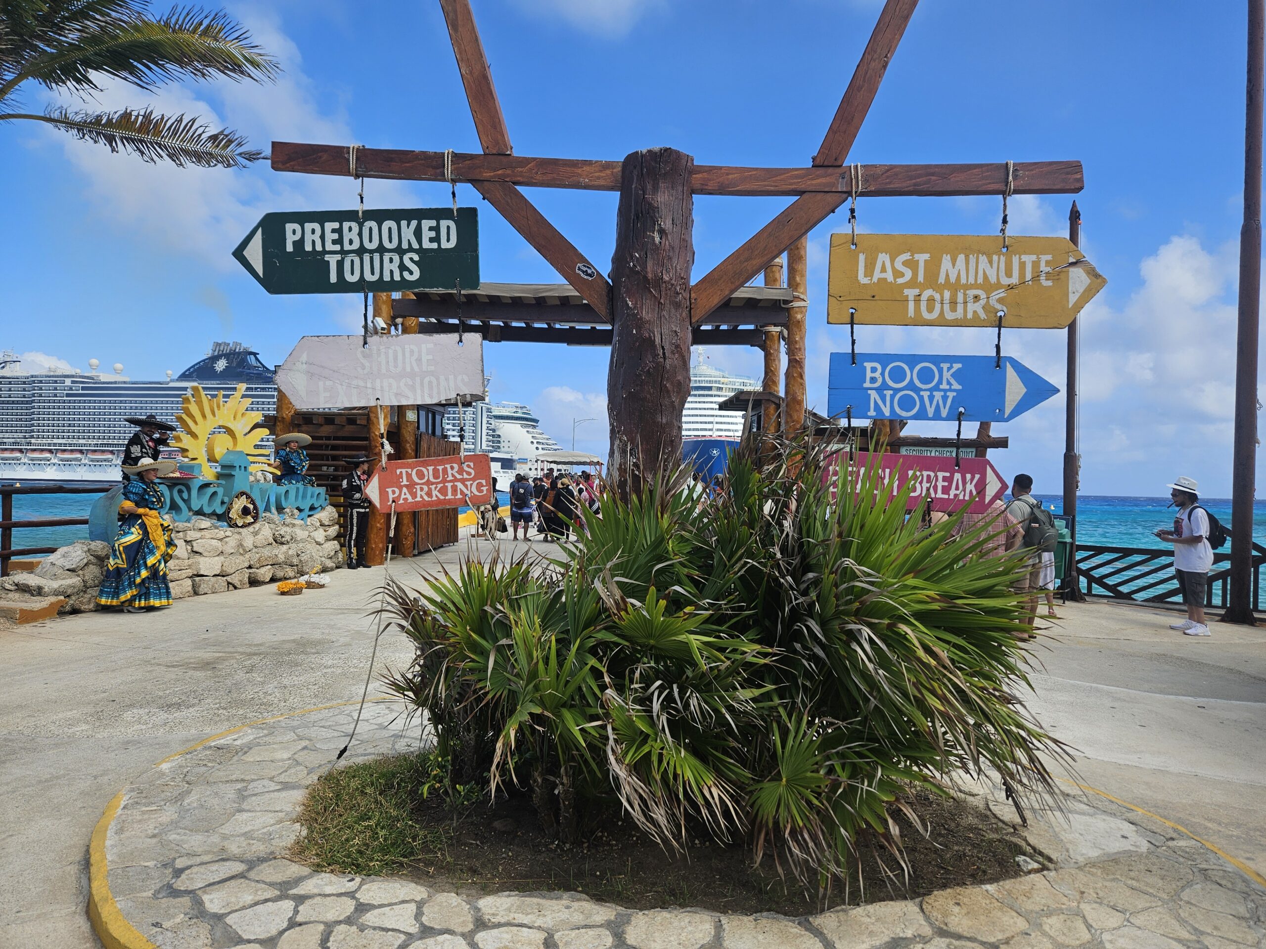 Saída/entrada do Porto Costa Maya Saída/entrada do Porto Costa Maya