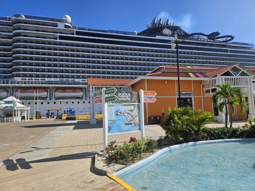 MSC Seashore no porto de Roatan Island