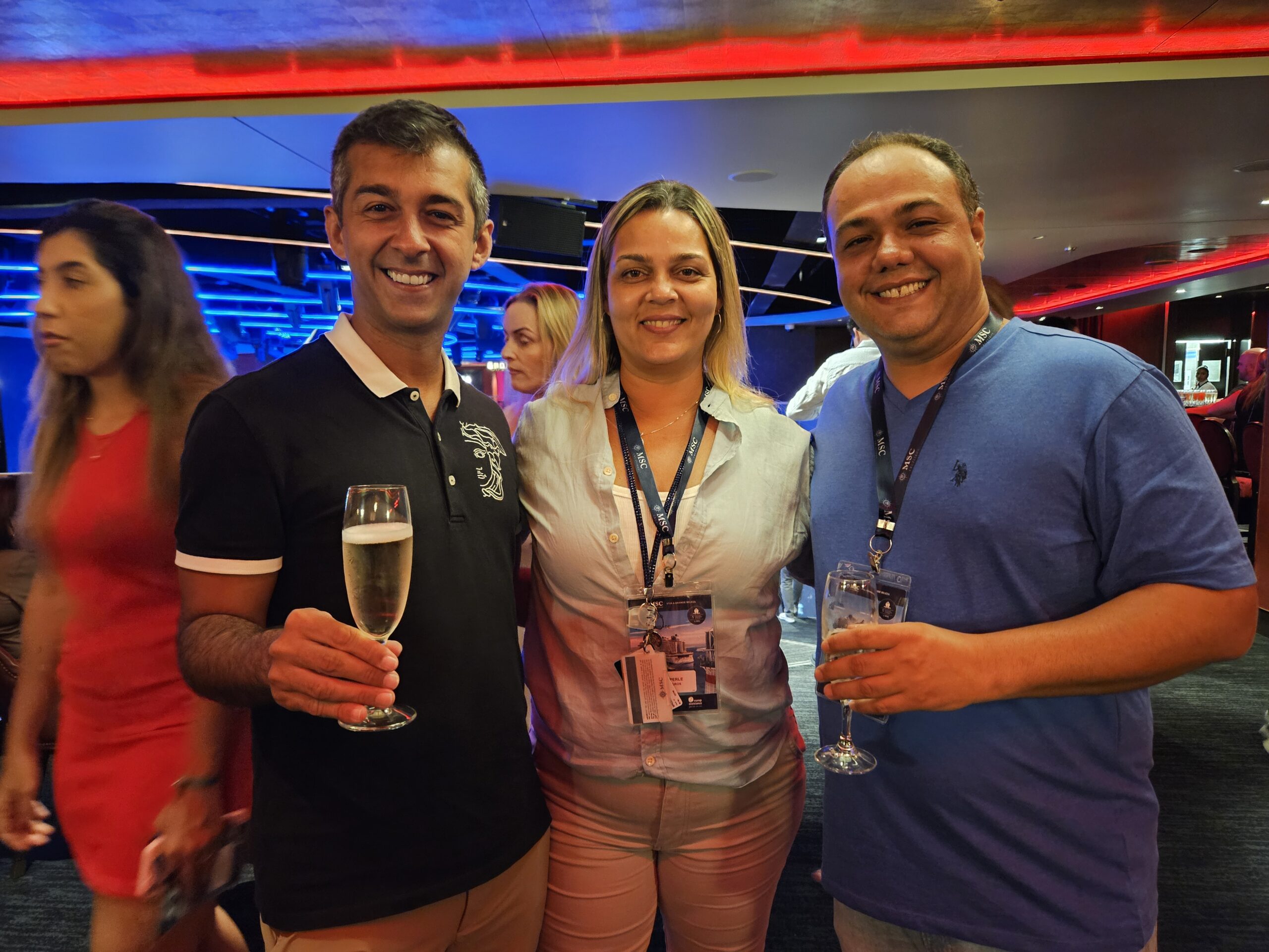 Taunay Fliess, da Viajante Necessário, Paula Sperle, da MSC, e Junior Arzen, da Arzen a Bordo