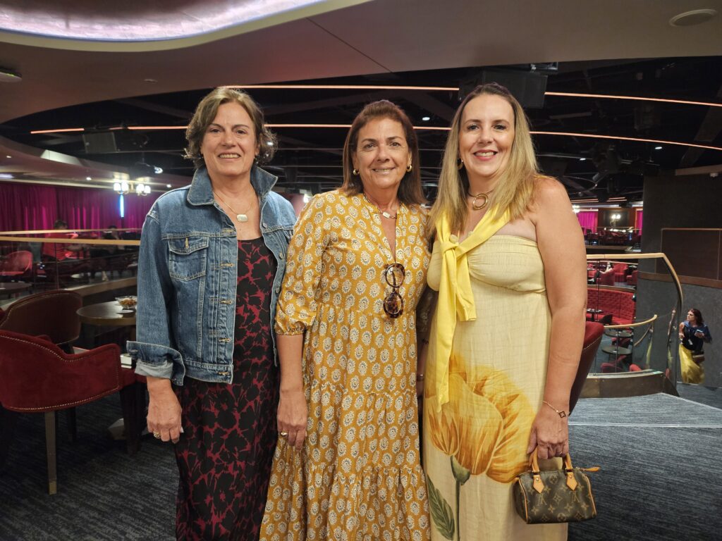 Regina Levy e Roseli Carreira, da Levytour, e Carmen Guglielmo, da Boscovich Turismo