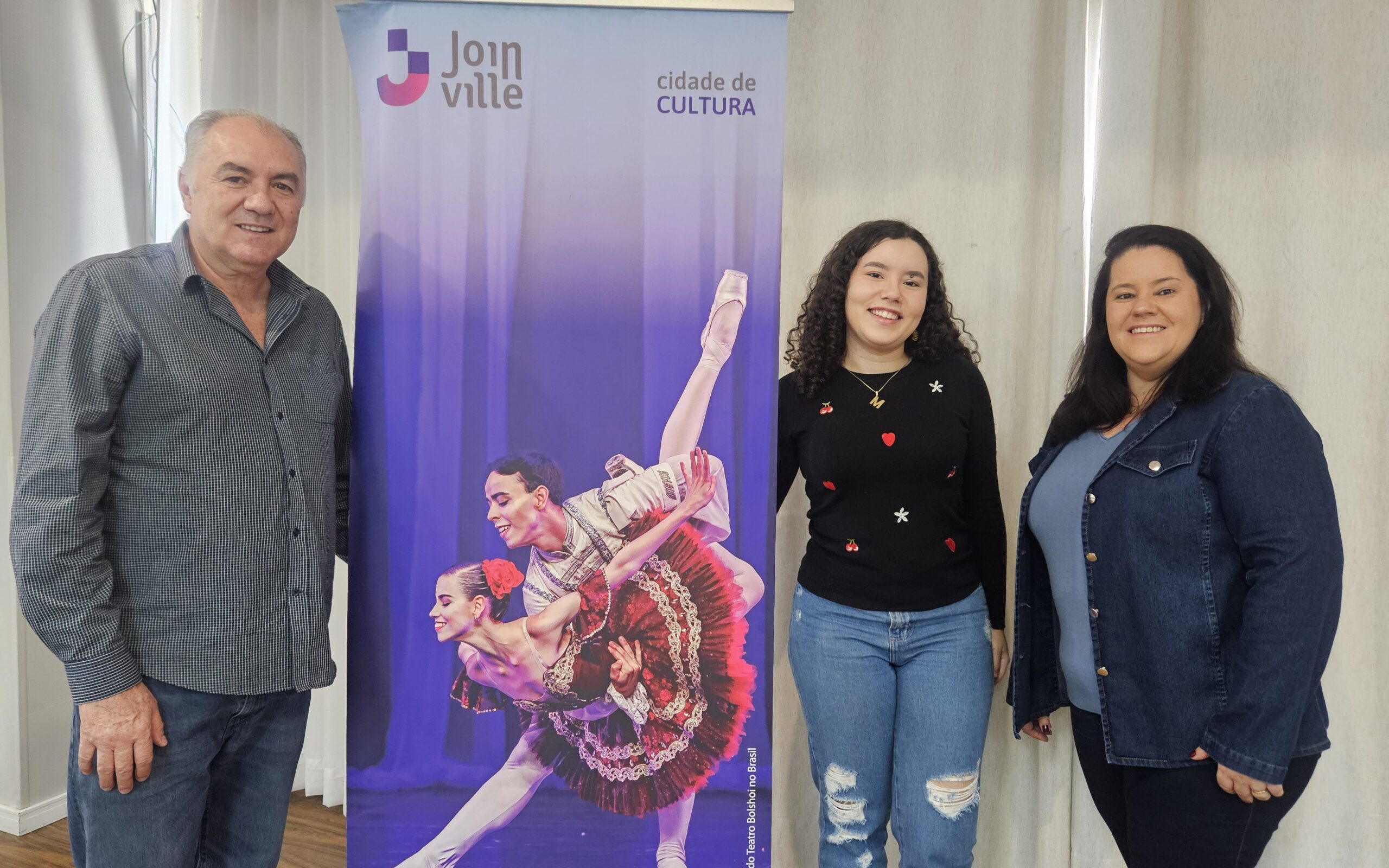 Evandro Novak e Maythe Novak, da TV Bom DIA SC, e Maely Novak, presidente da Associação Brasileira de Jornalistas e Turismo de Santa Catarina (Abrajet-SC) Evandro Novak e Maythe Novak, da TV Bom DIA SC, e Maely Novak, presidente da Associação Brasileira de Jornalistas e Turismo de Santa Catarina (Abrajet-SC)