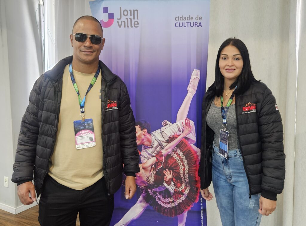 Vanderli de Oliveira e Stephanie Reis, da Edivan Turismo