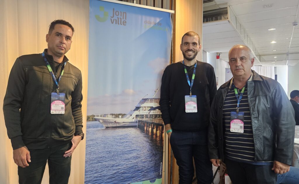 Mario Campos, da TC Turismo, Daniel de Paiva, da Roda Bem Turismo, e Luiz Gustavo, da Fun Vistos