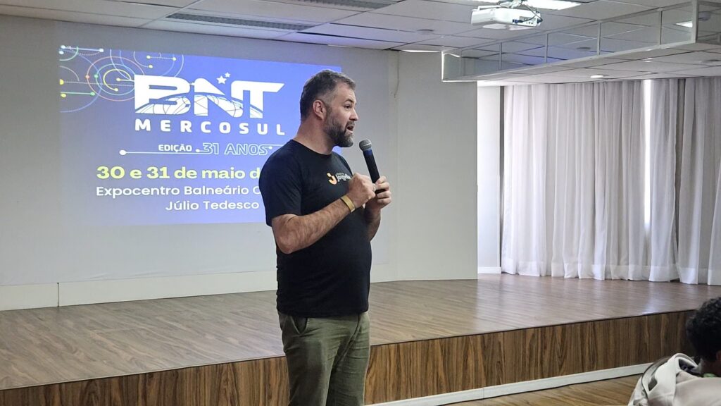 Guilherme Gassenferth fala com agentes de viagem