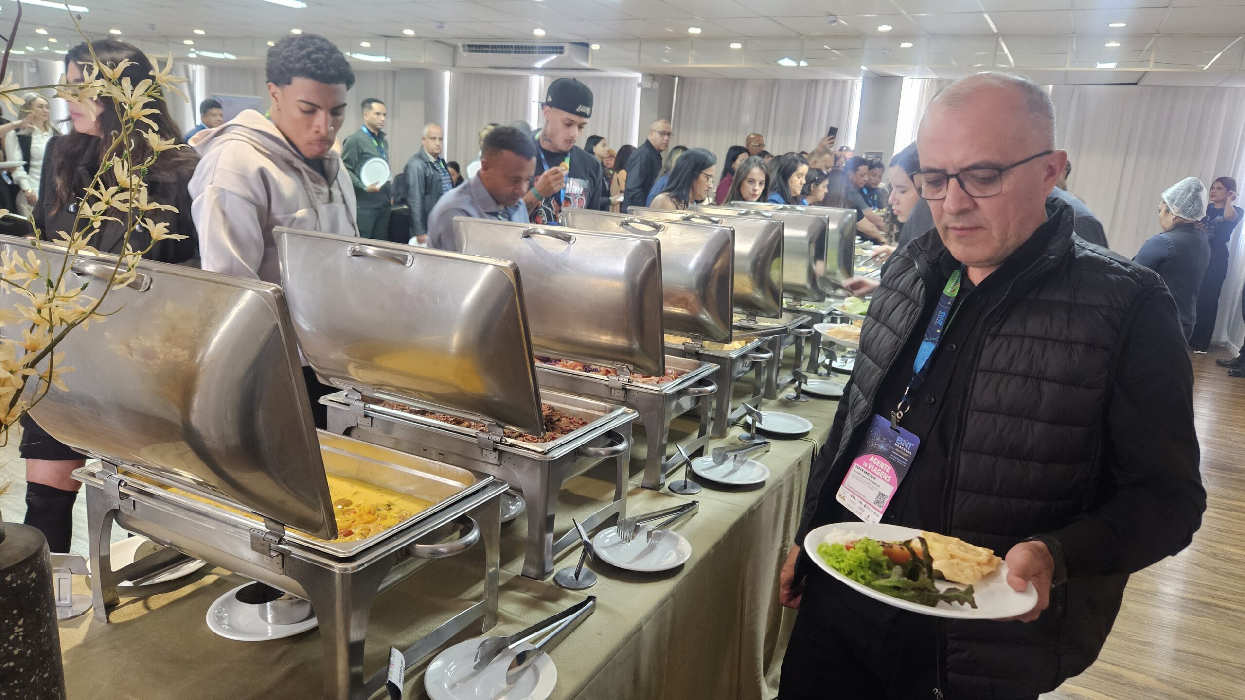 Almoço servido aos convidados do evento de Joinville Almoço servido aos convidados do evento de Joinville