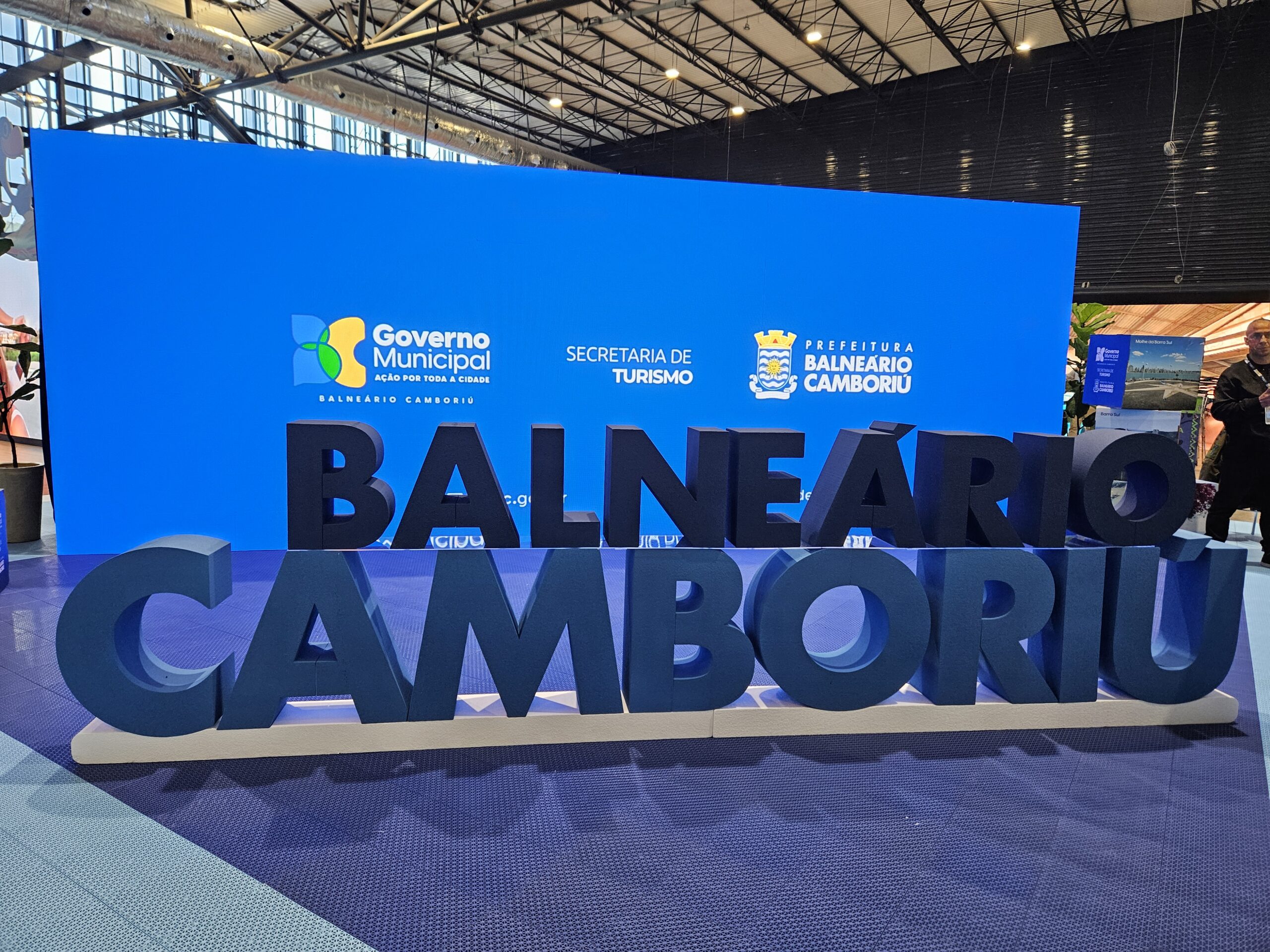 Entrada para os estandes