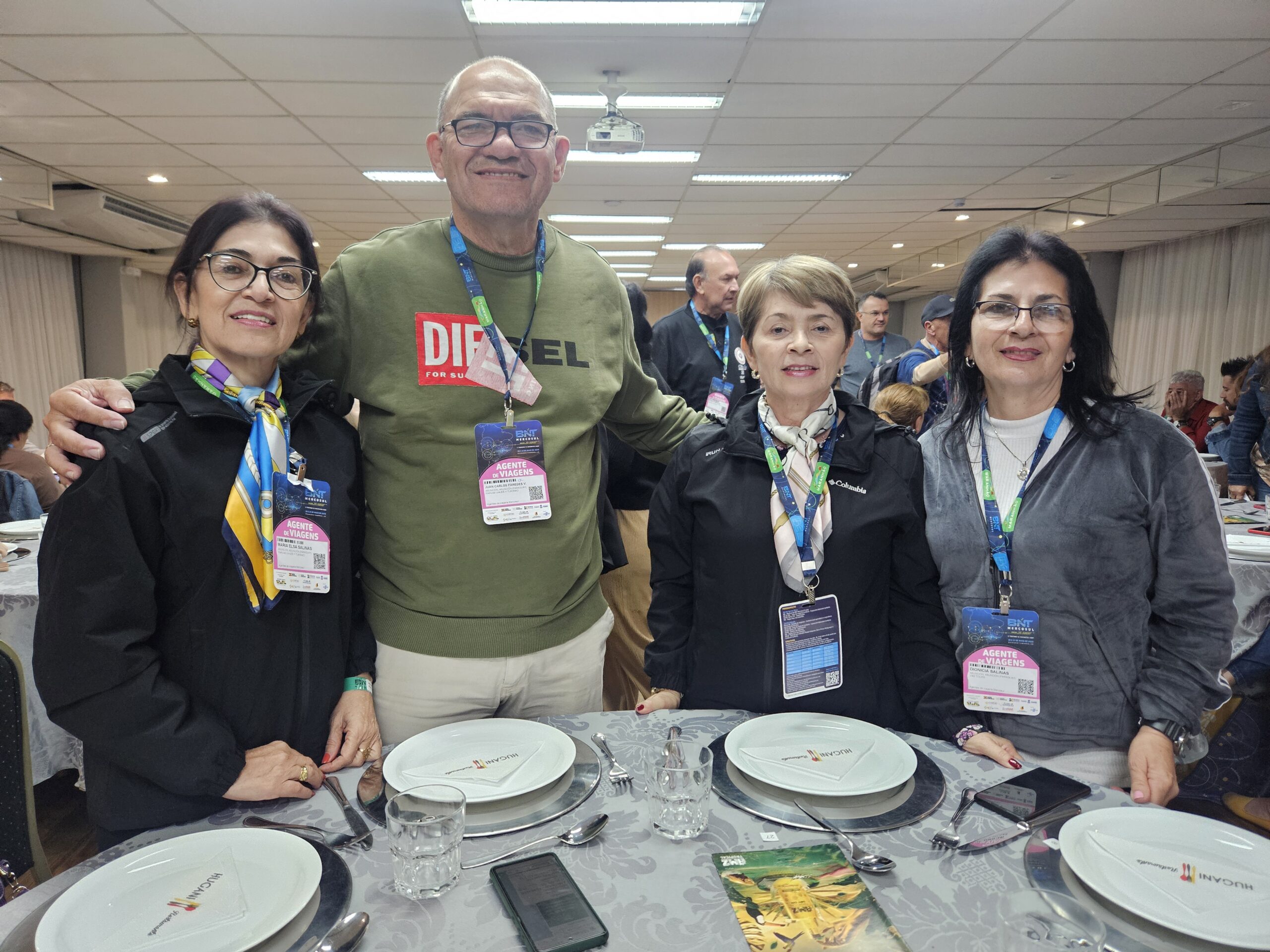 Maria Elsa Salinas, Juan Carlos, Edelina Salinas e Dionicia Salinas, da Vas Tours