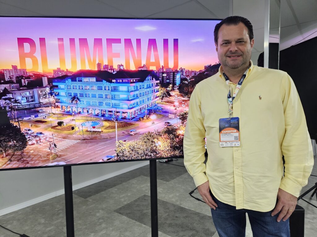 Blumenau projeta quadruplicar número de visitantes em até 10 anos como parte de novo planejamento; veja fotos da capacitação na BNT 1 20250531 111606 Blumenau projeta quadruplicar número de visitantes em até 10 anos como parte de novo planejamento; veja fotos da capacitação na BNT