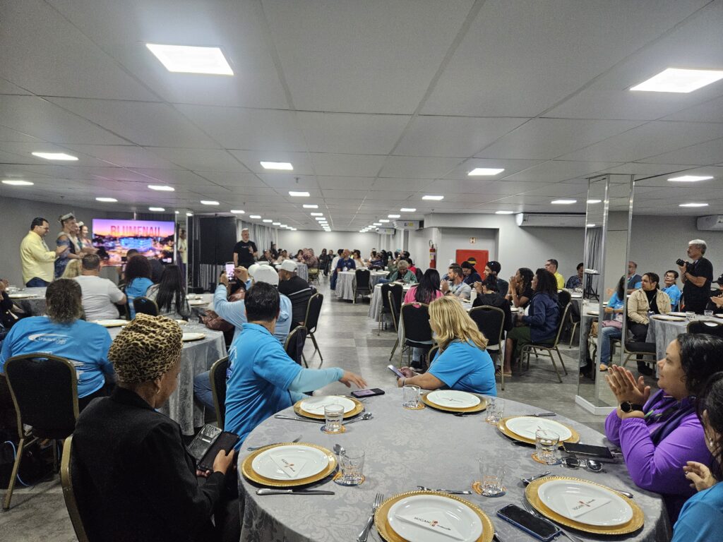 Mais de 100 agentes de viagens participaram da capacitação de Blumenau no hotel Sibara, em Balneário Camboriú