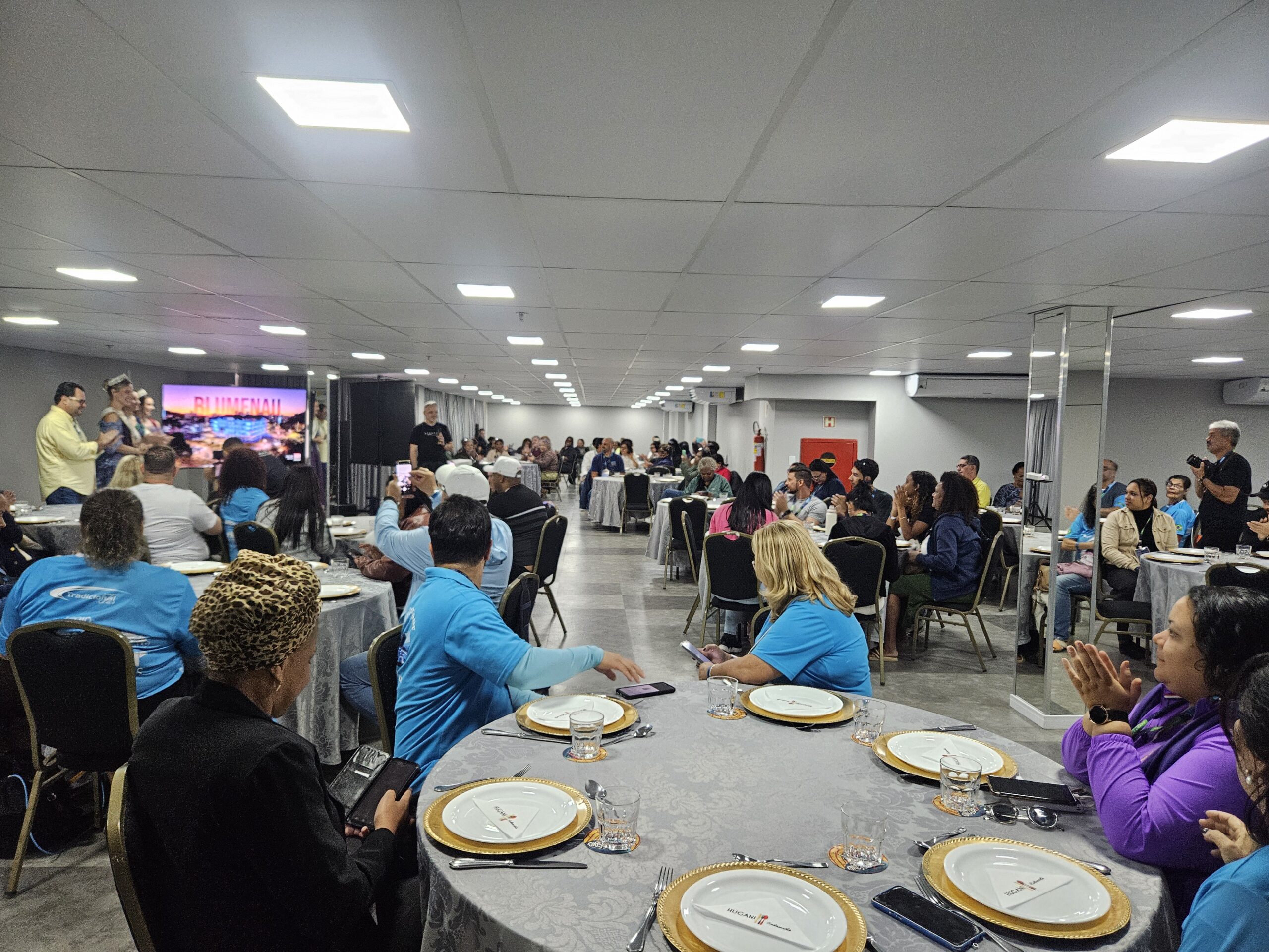 Mais de 100 agentes de viagens participaram da capacitação de Blumenau no hotel Sibara, em Balneário Camboriú