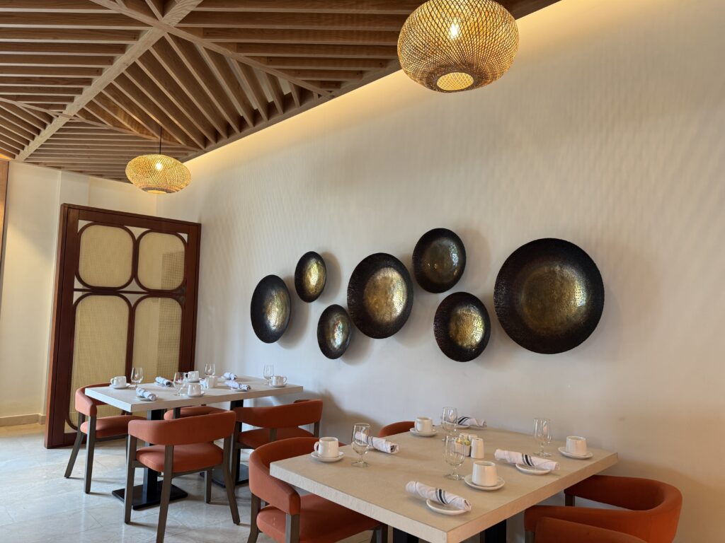 A decoração de um dos restaurantes