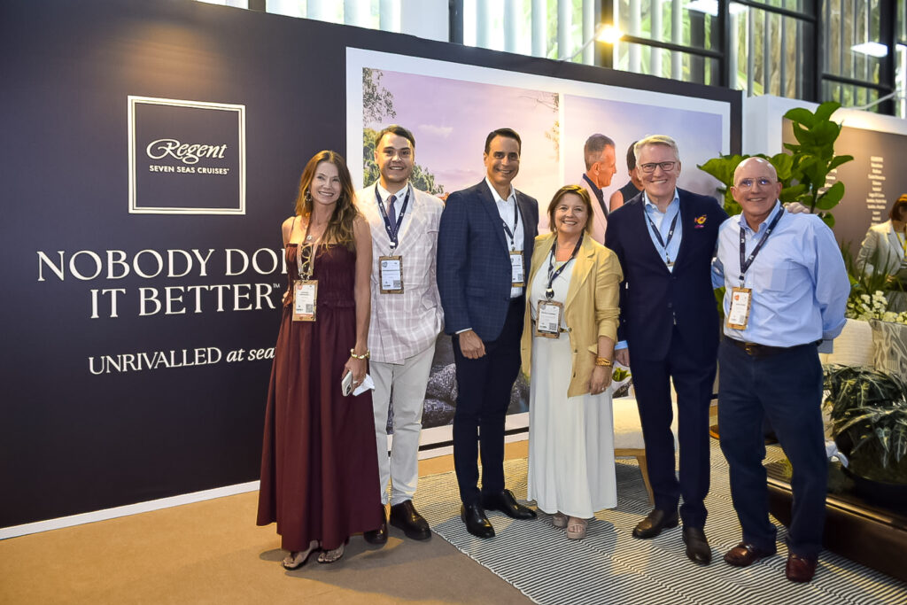A equipe da Regent Seven Seas recebeu parceiros em sua área dedicada na ILTM