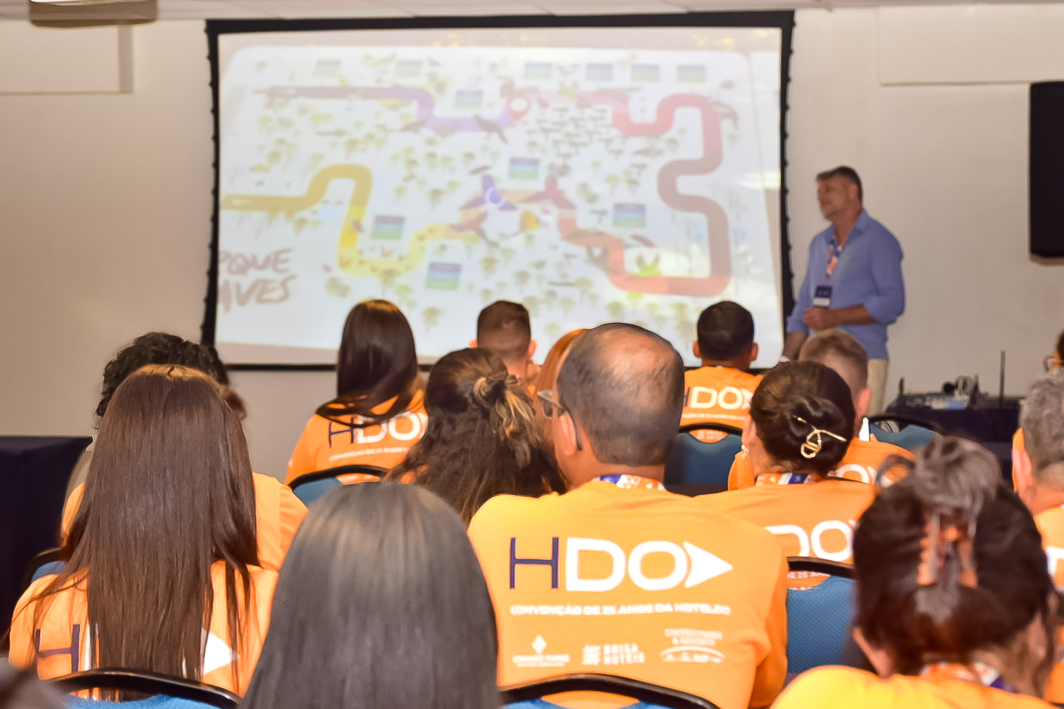 Agentes de viagens durante a capacitação da MMC Turismo