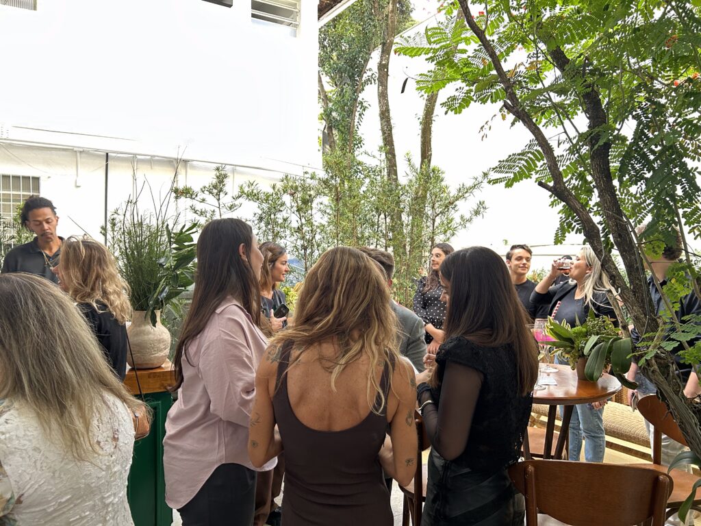 Agentes de viagens e parceiros estratégicos reunidos em uma tarde de conexões e novidades